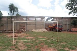 Polideportivo que se está construyendo en la Escuela Santa Lucia.