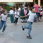 NIños escuela  recreo alumnos