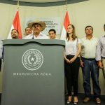 camesinos hablando en Mburuvicha Roga