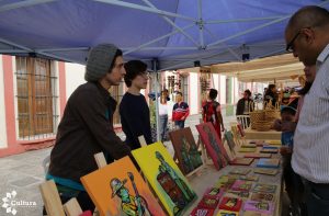 Las ferias atrajeron la atención de la gente con interesantes ofertas