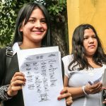 estudiantes en Mburuvicha Roga_firma de acuerdo 2