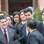 jovenes becarios con el presidente CARTES 7