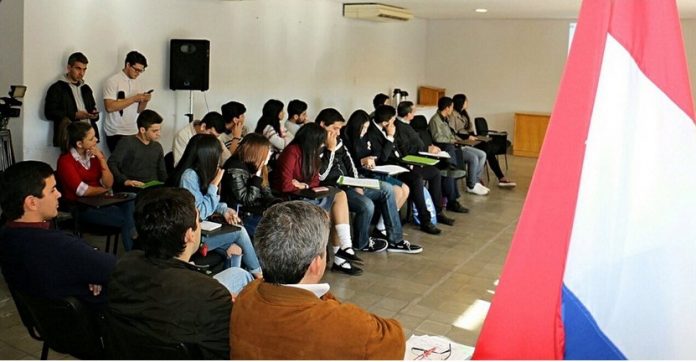 ministros con estudiantes