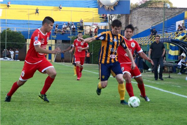 Sportivo Luqueño y Gral. Caballero igualaron 2-2 en un encuentro con buen espectáculo. Foto Gentileza APF. 