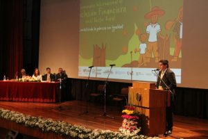 El ministro del MAG, Juan Carlos Baruja, durante su intervención en el seminario internacional sobre inclusión financiera. Foto IP Paraguay.