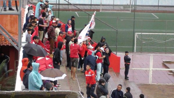 Los hinchas del Matarife estarán presentes en el juego histórico con la nueva lumínica. Foto Gentileza Club Gral. Caballero.