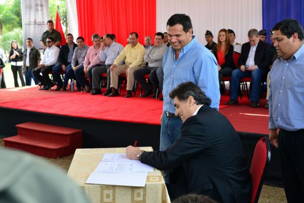 La firma del convenio se realizó en la ciudad de Ayolas, departamento de Misiones. Foto Gentileza SND.