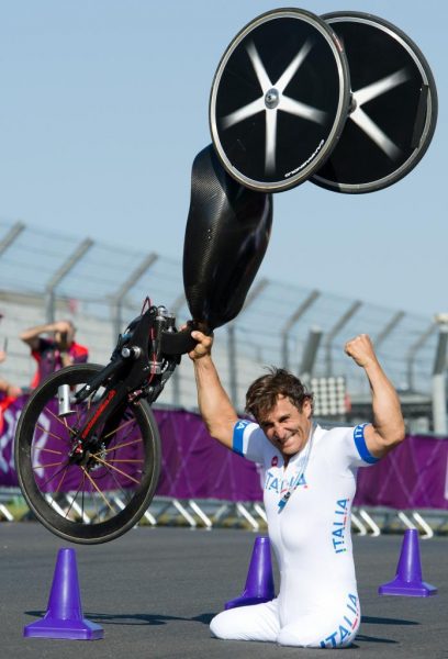 Alessandro Zanardi, a sus 49 años, sigue siendo el más rápido sobre ruedas. Foto Gentileza Diario Marca. 