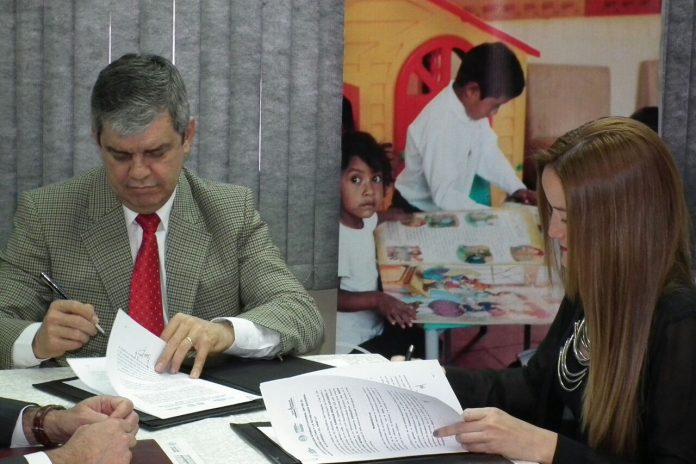 firma de convenio Senavitat y MEC