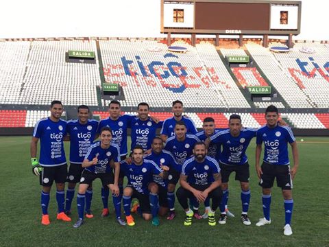 Los integrantes de la Selección Nacional posan después de un picado en el Defensores del Chaco. Foto Gentileza APF.