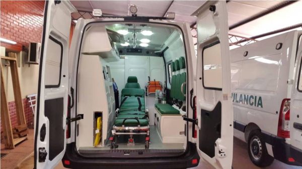 Vista interior de la ambulancia entregada al nosocomio Foto gentileza Salud Pública