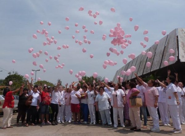 Parte de la conmemoración en el “Día Mundial de lucha contra el Cáncer de Mama” Foto gentileza Salud Pública