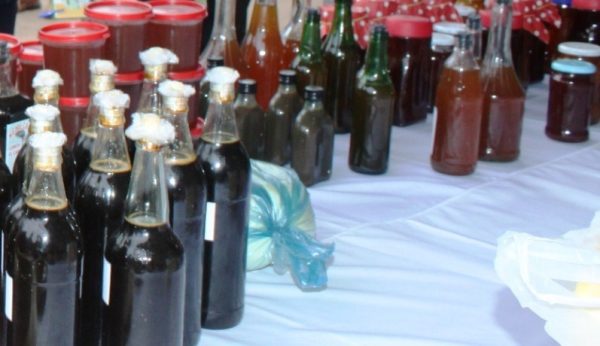 Productos elaborados por familias rurales expuestos a la venta Foto gentileza MAG