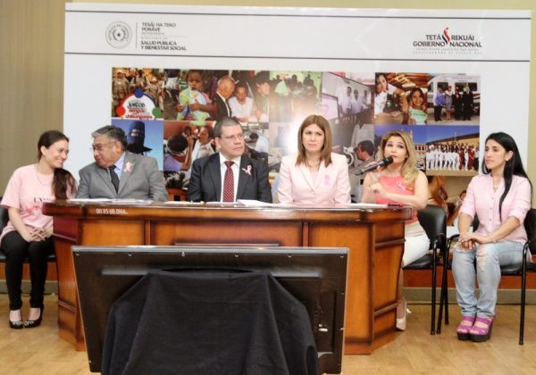 Autoridades del Ministerio de Salud informaron acerca de las cifras del cáncer de mama. Foto IP Paraguay.