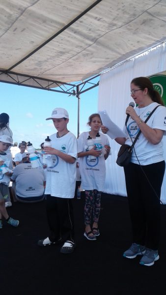 La doctora Gilda Benítez al momento instruyendo a los presentes sobre las prevenciones a tomar para prevenir la diabetes IP Paraguay