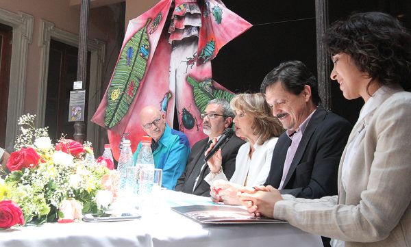 Autoridades de Cultura, junto al representante de la encuestadora First Análisis y Estudios en el cierre del Fashion Art.