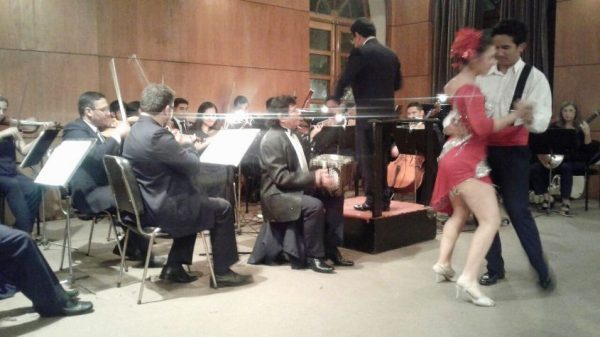 El tango “Por una cabeza” de C. Gardel fue interpretado en la danza de Diana Bernal y Pedro Sánchez. IP Paraguay