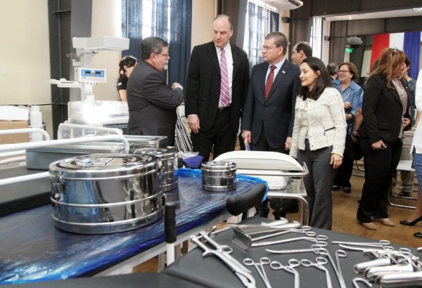 Algunos de los equipos con los que contarán los servios de salud, para reducir las muertes maternas y neonatales. Foto IP