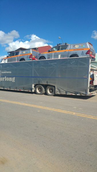 Algunos automóviles fueron transportados en otros móviles desde la Argentina. 