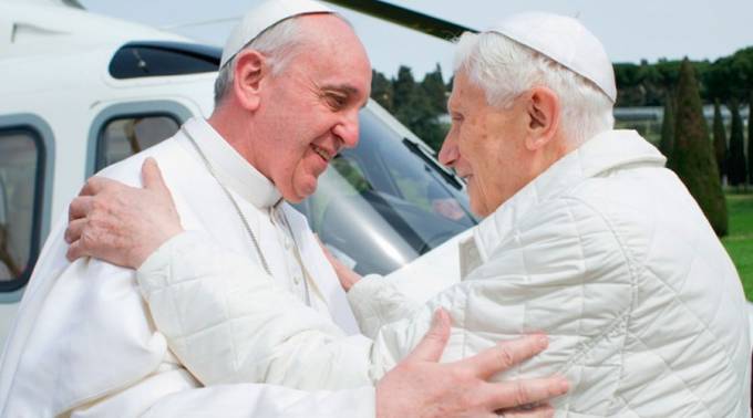 papa-francisco-y-benedicto
