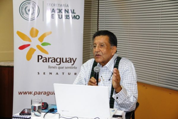 El especialista en Estadística y Ciencias Políticas Juan Falconi Morales en el primer día de los talleres de "Medición Económica del Turismo". Foto: Gentileza Senatur