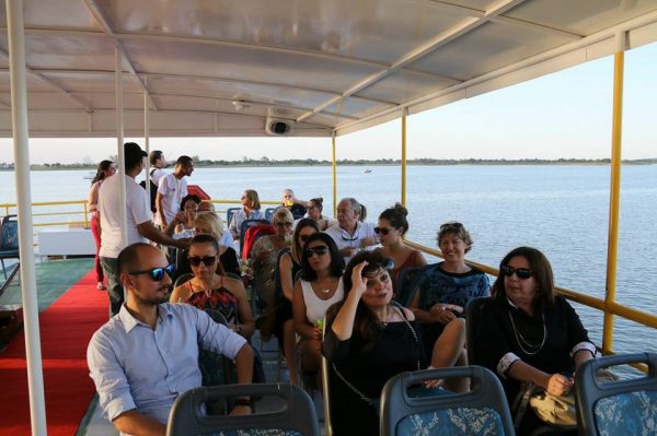 Presentación del Catamarán, una nueva opción para los turistas para recorrer la Bahía de Asunción. Foto Senatur.