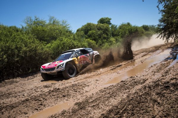 El piloto Sebastien Loeb durante la segunda etapa del Dakar. Foto Peugeot Sports.