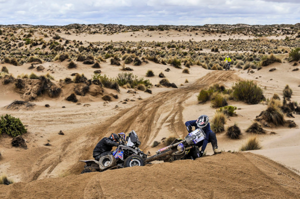 Dificultades en el tramo por el desierto boliviano. Foto Dakar.