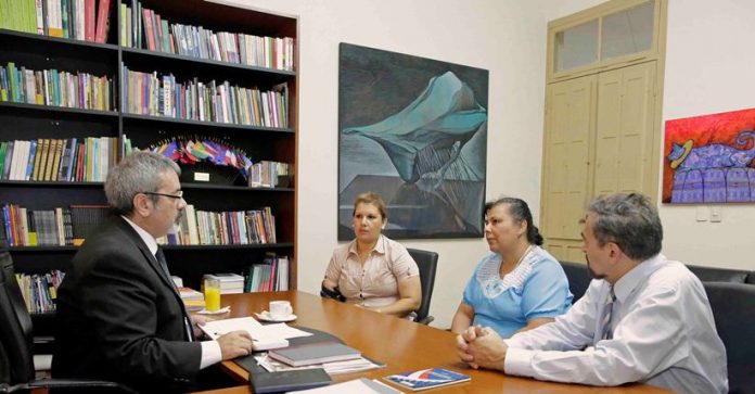 ministro-de-cultura-con-autoridades-de-pirayu