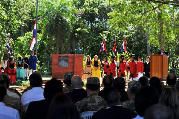 El ministro de Cultura Fernando Griffith durante el acto cultural desarrollado en el Solar del general Díaz ubicado en la Compañía Cerro Verá / IP Paraguay