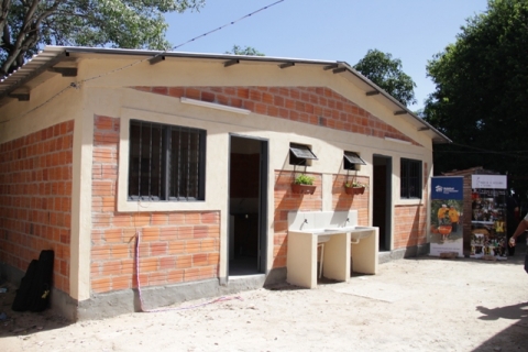 Vista de las viviendas construidas en beneficio de integrantes de la Orquesta de Reciclados de Cateura. Foto Habitat para la Humanidad Paraguay.