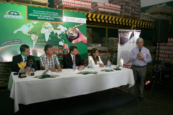 Presentación de la alianza entre el MIC y el Grupo Selecta para el envío de productos de pequeños productores a mercados de Europa. Foto MIC.