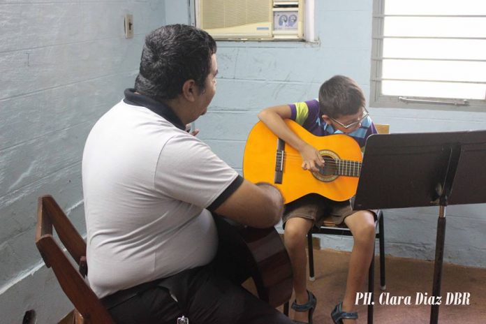 CLASES DE MUSICA NIÑO DON BOSCO ROGA
