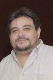 Carlos Vera Abed es investigador y autor del libro y la biblioteca digital Aranduvera.