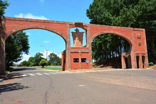 El nuevo portal construido totalmente de piedra Foto: Senatur