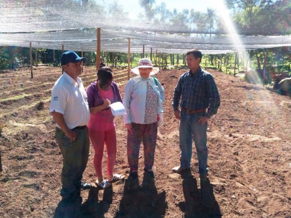 Agricultores del departamento de Paraguarí con técnicos del MAG Foto: Gentileza