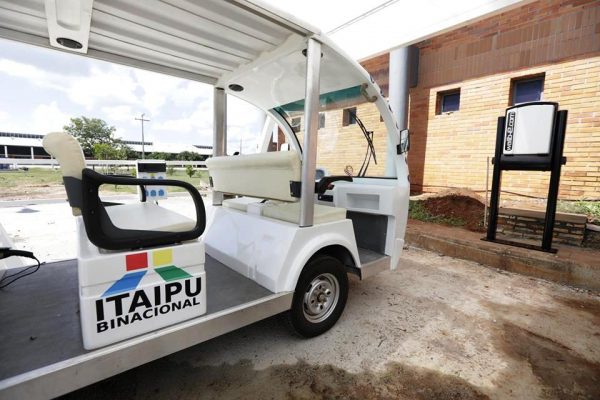 Los 3 puestos de carga instalados tendrán la capacidad de cargar en 30 minutos para un recorrido de hasta 180 kilómetros de distancia Foto: Itaipu