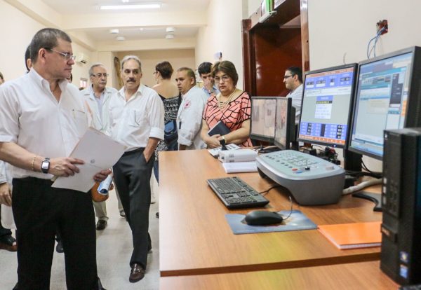 equipo de radioterapia- Instituto del Cancer