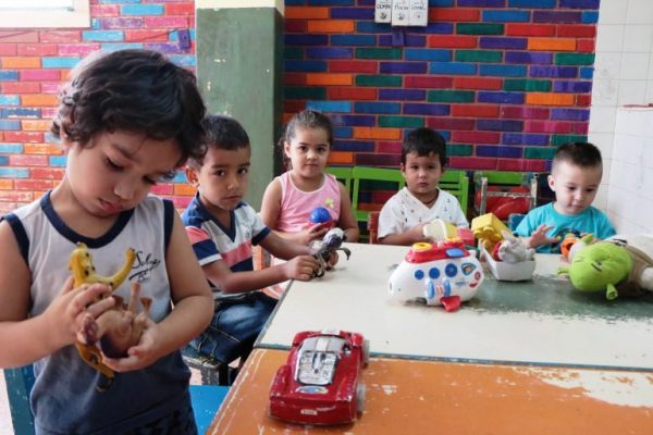 Niños de las trabajadoras del Mercado Municipal Nº 4 Foto: Municipalidad de Asunción 