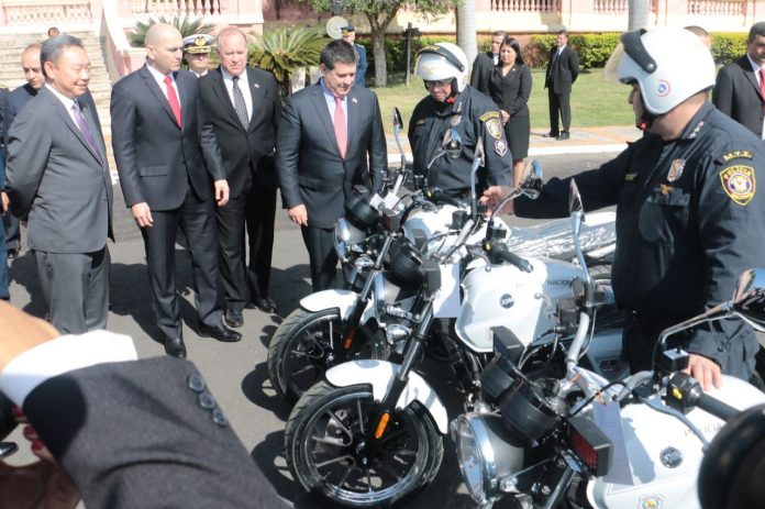 presidente Cartes con el embajador de Taiwan 2