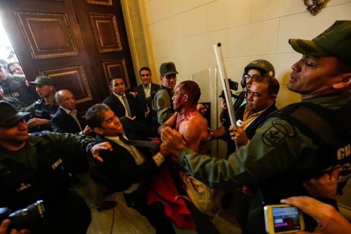 venezuela-diputados-agresion-parlamento