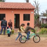 viviendas-caaguazu-sas-senavitat-familia-niños