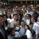 presidente- ministro de Educacion y estudiantes en Itapua 2