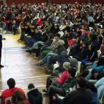 ministro Riera con estudiantes