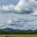 clima-nublado-campo-calido