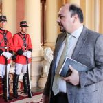 Julio Fernandez- director de Aduanas- en Palacio de Gobierno 2