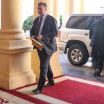 ministro de Hacienda llegando a Palacio de Gobierno- Benigno Lopez 1