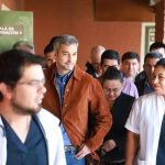 presidente Mario Abdo con enfermeras- medicos- hospital del chaco
