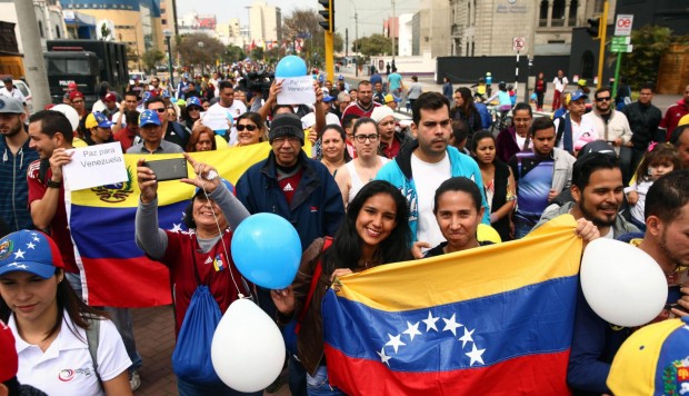 venezolanos en peru