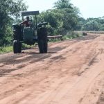 trabajos- tractor- maquinarias- interior- caminos vecinales